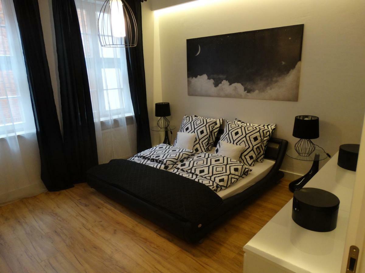Black&White Apartment- Wierzbowa 5 波兹南 外观 照片